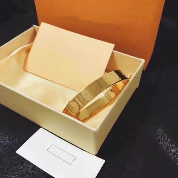 Designer Jewelry Bangle Rose Gold Silver Stainless Steel Luxury Simple Cross Pattern Buckle Love Jewelry Women beautiful quality
Designer Jewelry Bangle Rose Gold Silver Stainless Steel Luxury Simple Cross Pattern Buckle Love Jewelry Women beautiful quality