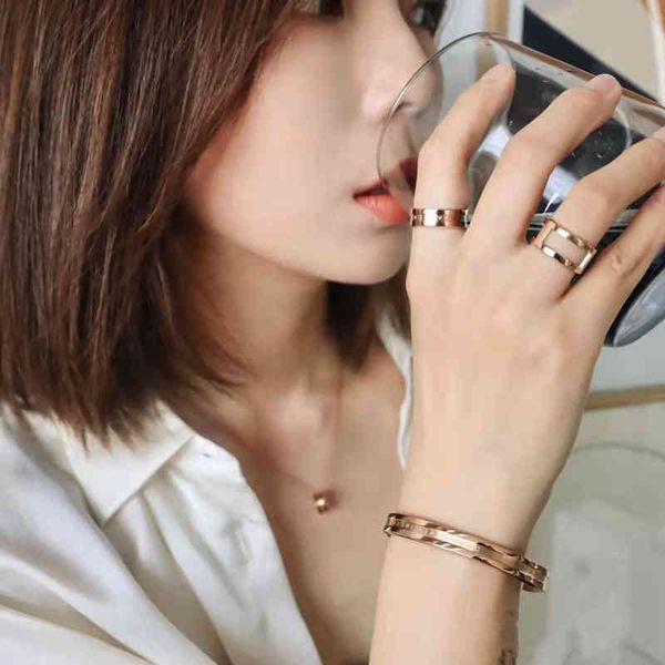 d sterling sier s925 new 18k gold style simple hand ornament female2022 luxury brand fashion design versatile ladies bracelet, Black
d sterling sier s925 new 18k gold style simple hand ornament female2022 luxury brand fashion design versatile ladies bracelet, Black