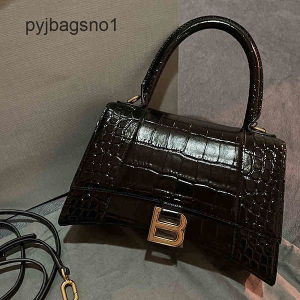 2022ss designer bag balenciga 2022 hand handbags women's french niche design handbag b home advanced sense all phc0
2022ss designer bag balenciga 2022 hand handbags women's french niche design handbag b home advanced sense all phc0