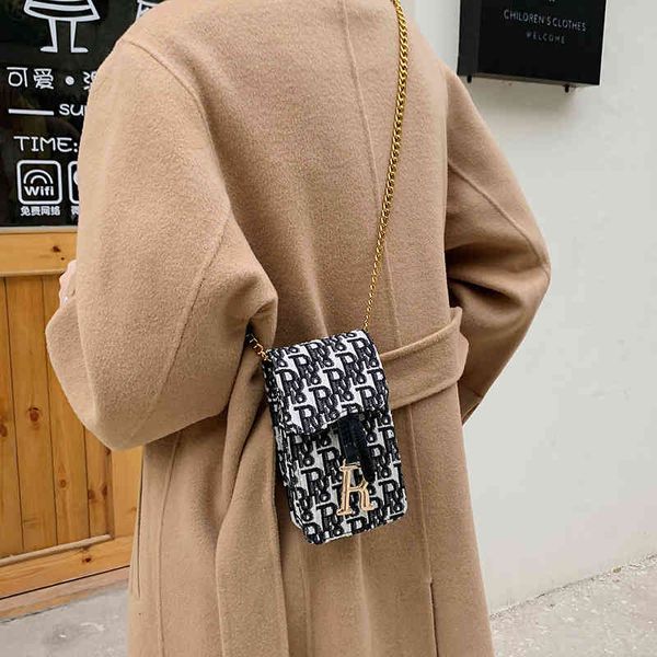 trendy fashion versatile chain diagonal cross net red ins mini embroidered canvas women's mobile phone bag
trendy fashion versatile chain diagonal cross net red ins mini embroidered canvas women's mobile phone bag