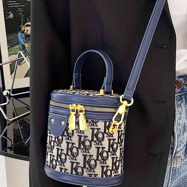 handbags messenger handbags womens autumn and winter new versatile hand sling one shoulder small bucket bags
handbags messenger handbags womens autumn and winter new versatile hand sling one shoulder small bucket bags