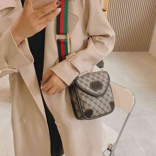 handbag minority bag new style women's bag personality wide shoulder shoulder belt messenger small square
handbag minority bag new style women's bag personality wide shoulder shoulder belt messenger small square
