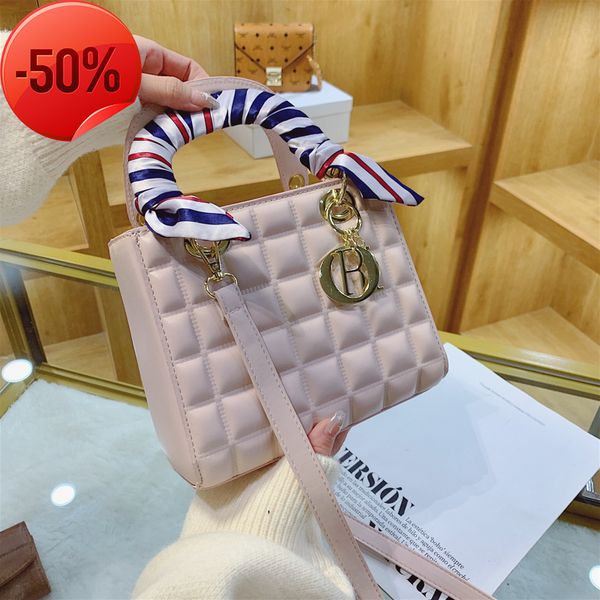the factory directly women's 2022 winter new fashion tot one shoulder msenger bag ribbon hand diana bag
the factory directly women's 2022 winter new fashion tot one shoulder msenger bag ribbon hand diana bag
