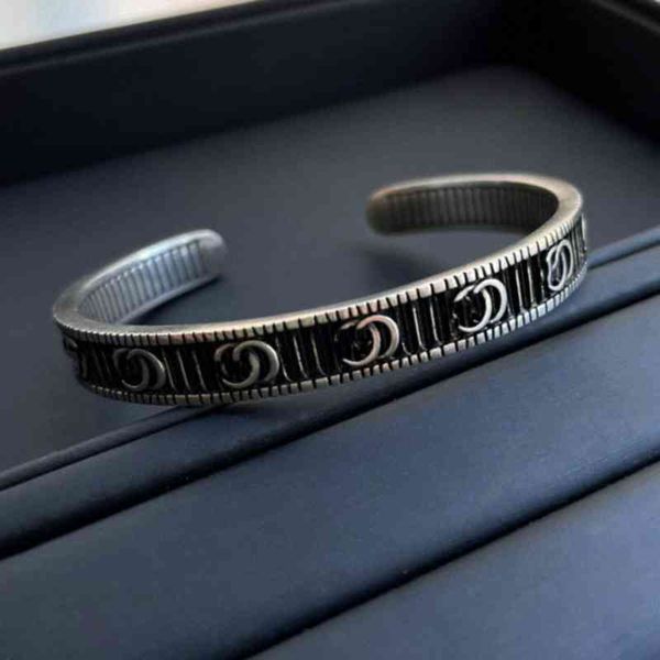 2023 designer new jewelry silver worn letter bracelet with vertical stripe personalized lovers' same bracelet, Black
2023 designer new jewelry silver worn letter bracelet with vertical stripe personalized lovers' same bracelet, Black