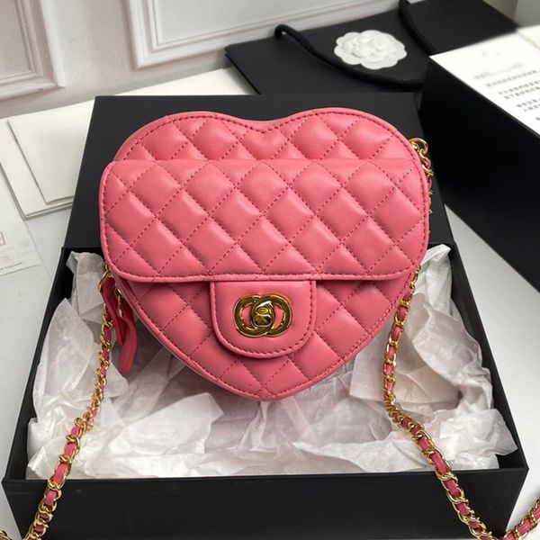 designer love shoulder bag retro plaid heart leather ladies new fashion multifunctional large capacity crossbody bag
designer love shoulder bag retro plaid heart leather ladies new fashion multifunctional large capacity crossbody bag