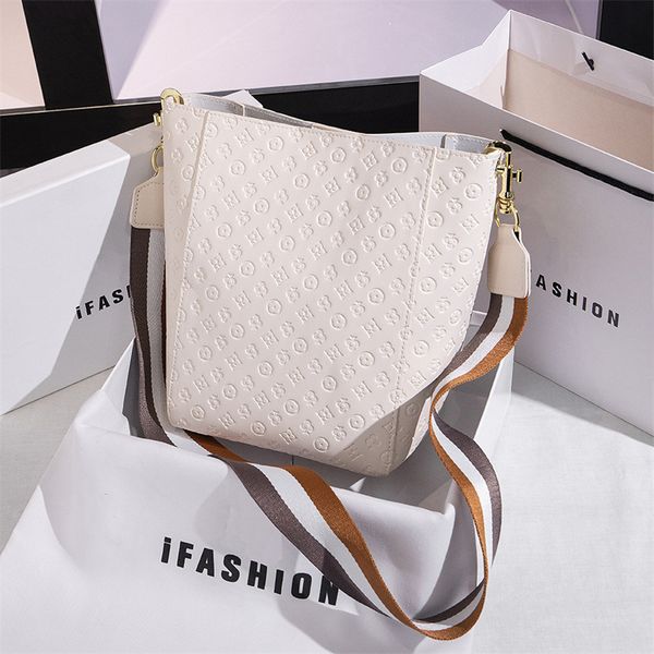 vintage bucket bag pu all-match large-capacity women's bag embossed letter shoulder messenger bags size 26*19*12cm
vintage bucket bag pu all-match large-capacity women's bag embossed letter shoulder messenger bags size 26*19*12cm