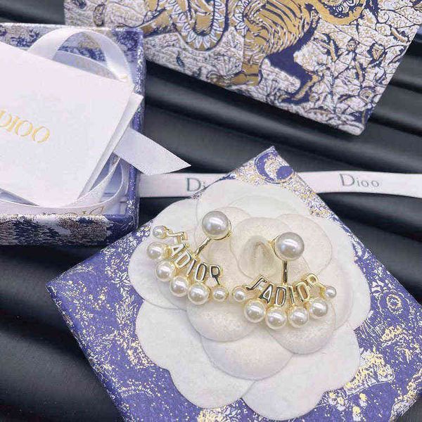 jewel letter pearl earrings light luxury fashion simple female earrings, Golden
jewel letter pearl earrings light luxury fashion simple female earrings, Golden