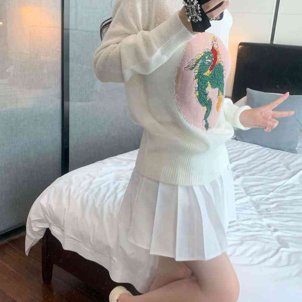 autumn red knitted embroidery pattern waist closed wool short pullover long sleeved sweater, White;black
autumn red knitted embroidery pattern waist closed wool short pullover long sleeved sweater, White;black