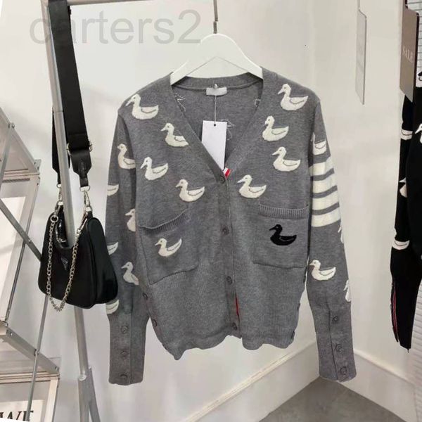 women's sweaters designer chao brand tb cardigan women's autumn dress new duckling jacquard sweater with v-neck coat and loose sho, White;black
women's sweaters designer chao brand tb cardigan women's autumn dress new duckling jacquard sweater with v-neck coat and loose sho, White;black