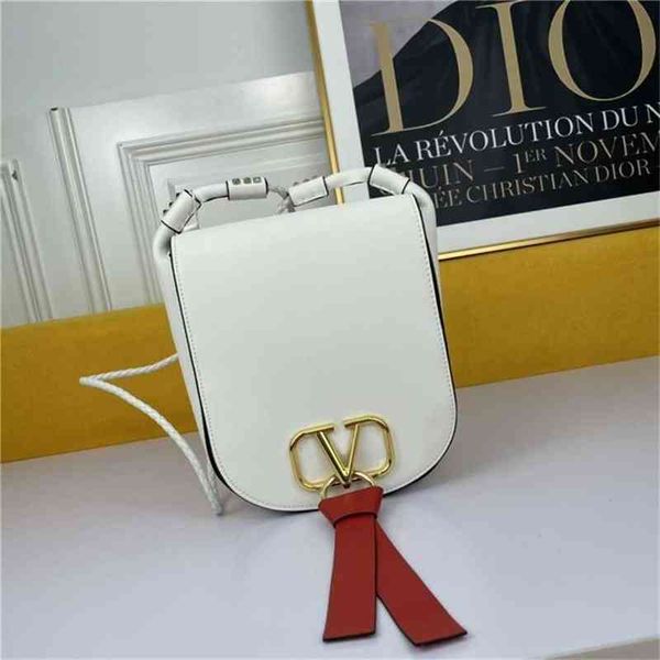 head leather letter gold copper hardware mobile phone bag underarm women's small messenger p
head leather letter gold copper hardware mobile phone bag underarm women's small messenger p