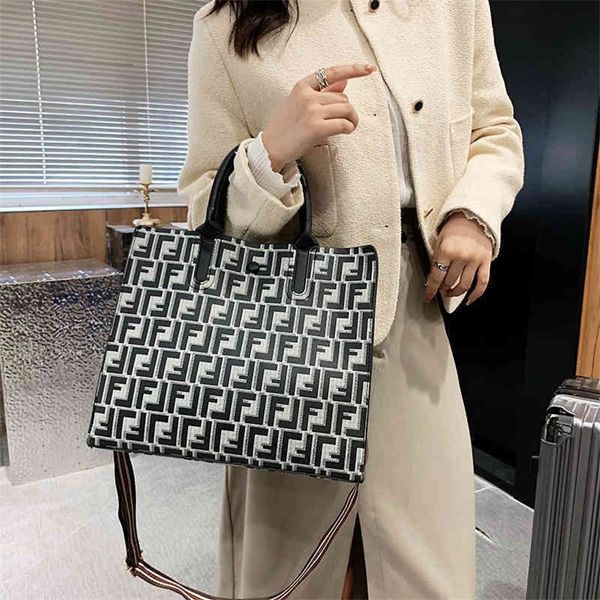large bag female fashion version portable single shoulder versatile large capacity tote bag purses outlet online
large bag female fashion version portable single shoulder versatile large capacity tote bag purses outlet online