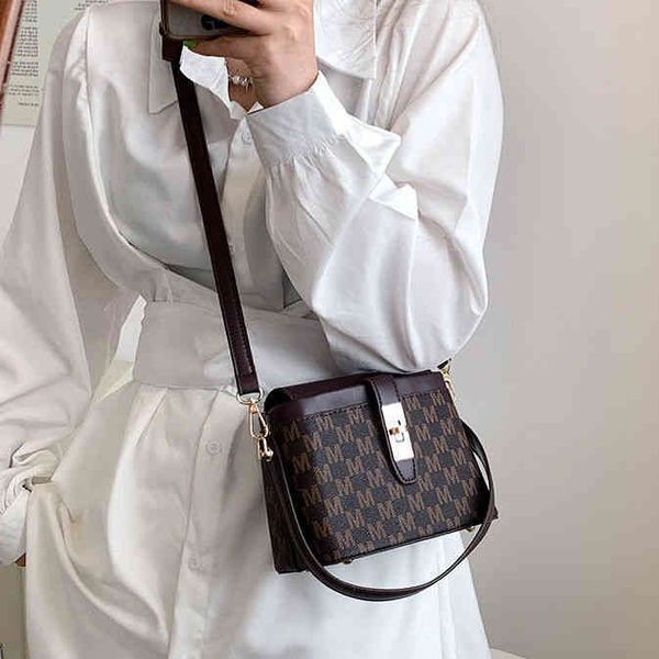 design bag women's 2022 new fashion high retro messenger versatile bucket bags
design bag women's 2022 new fashion high retro messenger versatile bucket bags