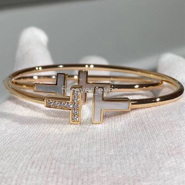 2022 fashion jewelry forever young classic bracelets youthful vitality delicately embellished flower fashion bracelet with box, Red;brown
2022 fashion jewelry forever young classic bracelets youthful vitality delicately embellished flower fashion bracelet with box, Red;brown