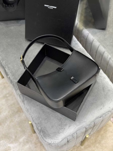 2023 new cleo underarm bag shoulder bags handbags crossbody bag heart-shaped decoration tarpaulin genuine leather
2023 new cleo underarm bag shoulder bags handbags crossbody bag heart-shaped decoration tarpaulin genuine leather