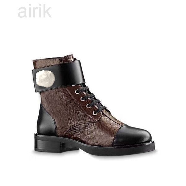 2023 autumn/winter trend women's design boots silhouette ankle boots black high-heeled elastic socks and flat sports shoes winter shoes
2023 autumn/winter trend women's design boots silhouette ankle boots black high-heeled elastic socks and flat sports shoes winter shoes