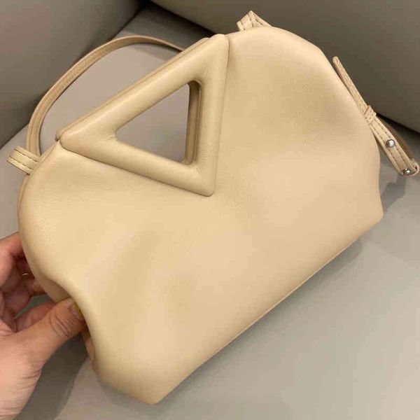 bag venetas bottegas woman inverted triangle portable clip candy cloud single shoulder diagonal cross handl djke
bag venetas bottegas woman inverted triangle portable clip candy cloud single shoulder diagonal cross handl djke