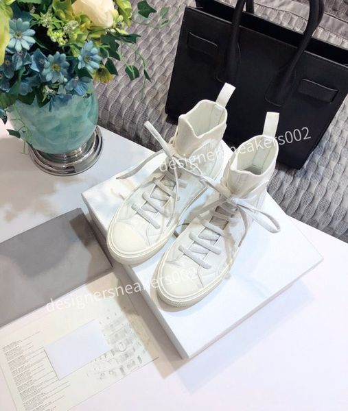 2022 new arrival fashion boots men womens casual shoe sneakers genuine leather bee embroidered red green yr210404, Black
2022 new arrival fashion boots men womens casual shoe sneakers genuine leather bee embroidered red green yr210404, Black