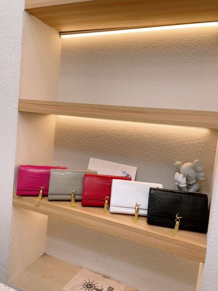 2022 ladies leather luxury designer bags leading handbags designer sale ladies crossbody chain tassel coin purse handbags
2022 ladies leather luxury designer bags leading handbags designer sale ladies crossbody chain tassel coin purse handbags
