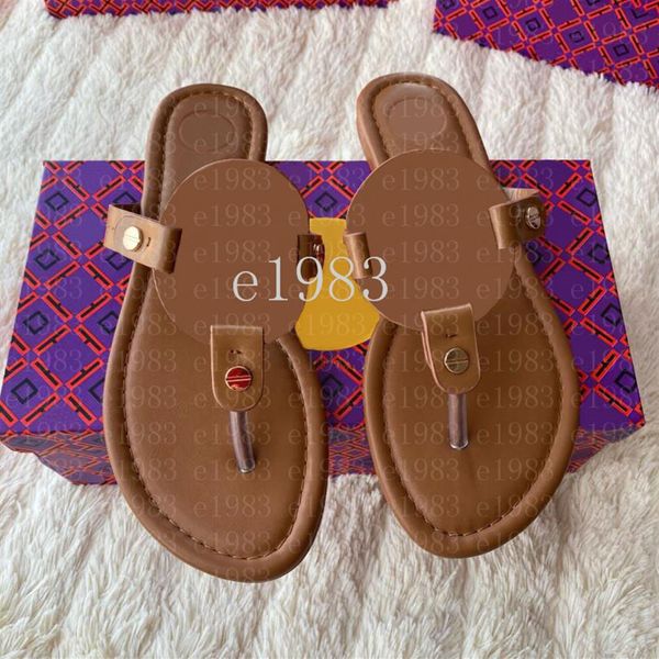 2021 women sandals hollow out logo flat slippers sandal studded girl shoes arrivel jelly platform slides lady flip flops with box 251z, Black
2021 women sandals hollow out logo flat slippers sandal studded girl shoes arrivel jelly platform slides lady flip flops with box 251z, Black