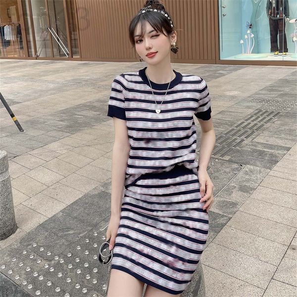 women's knits & tees designer miu miao's new products in spring and summer 22 color matching letter stripe round neck short sleeve, White
women's knits & tees designer miu miao's new products in spring and summer 22 color matching letter stripe round neck short sleeve, White