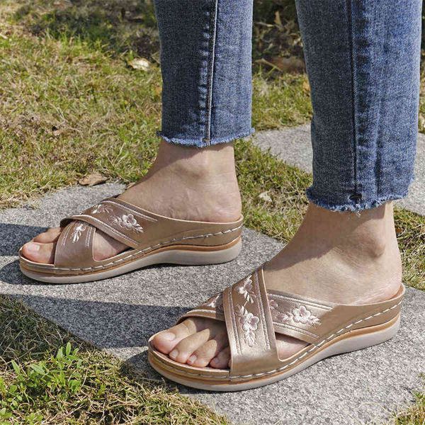 new outer large size embroidered cross light and comfortable slope heel sewing slippers for women, Black
new outer large size embroidered cross light and comfortable slope heel sewing slippers for women, Black