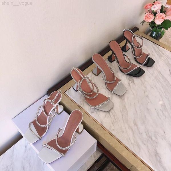 2021 designer chain sandals luxury high-heeled shoes diamond square head slippers roman wine glass heel web celebrity versatile stilettotop, Black
2021 designer chain sandals luxury high-heeled shoes diamond square head slippers roman wine glass heel web celebrity versatile stilettotop, Black