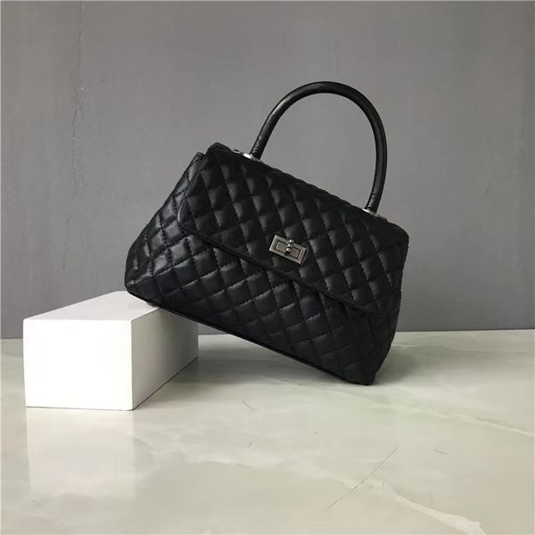 leather sheepskin foreign trade big name with fashion handbag small fragrance lingge shoulder messenger bag
leather sheepskin foreign trade big name with fashion handbag small fragrance lingge shoulder messenger bag