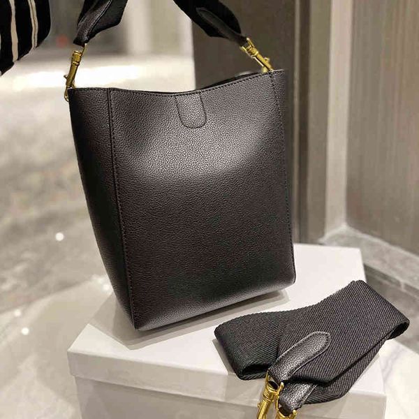 fashion wide shoulder belt bucketbag leather women'sbag simple large capacity temperament cross-bodybag trend single shoulderbag
fashion wide shoulder belt bucketbag leather women'sbag simple large capacity temperament cross-bodybag trend single shoulderbag