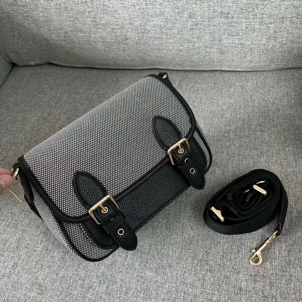 updated designer field messenger bags letter printing shoulder bag quality women pure bags retro hardware cloudy handbags supper soft real l
updated designer field messenger bags letter printing shoulder bag quality women pure bags retro hardware cloudy handbags supper soft real l