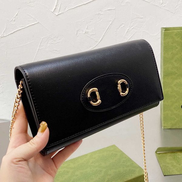 vintage gold buckle shoulder messenger bag designer handbag leather chain wallet clutch simple fashion zipper dark pocket small square bag
vintage gold buckle shoulder messenger bag designer handbag leather chain wallet clutch simple fashion zipper dark pocket small square bag