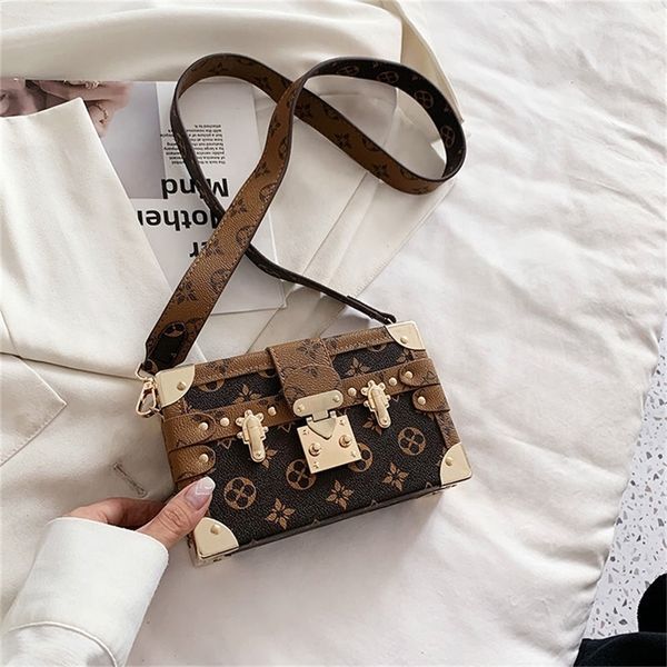 fashion high sense one small square version versatile foreign style old flower messenger 50% off factory store
fashion high sense one small square version versatile foreign style old flower messenger 50% off factory store