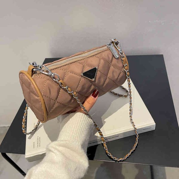 2022 factory wholesale new diamond check cylinder metal chain shoulder strap personalized sewing nylon women's bag
2022 factory wholesale new diamond check cylinder metal chain shoulder strap personalized sewing nylon women's bag