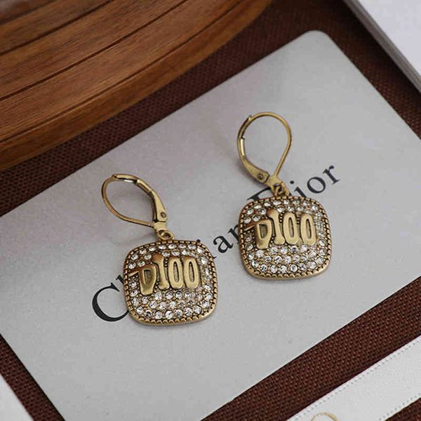 2022 factory wholesale new earrings ear clip red female square diamond earrings, Golden
2022 factory wholesale new earrings ear clip red female square diamond earrings, Golden
