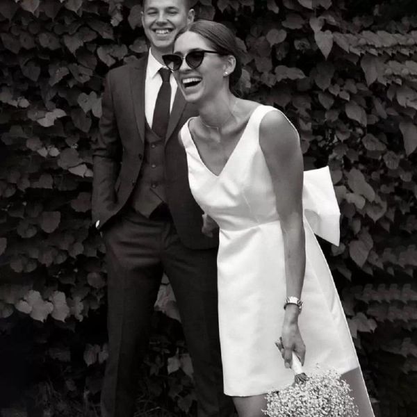 gorgeous short wedding dresses bridal gown satin a line high low v neck back bow custom made beach plus size vestidos de novia 2022, White
gorgeous short wedding dresses bridal gown satin a line high low v neck back bow custom made beach plus size vestidos de novia 2022, White