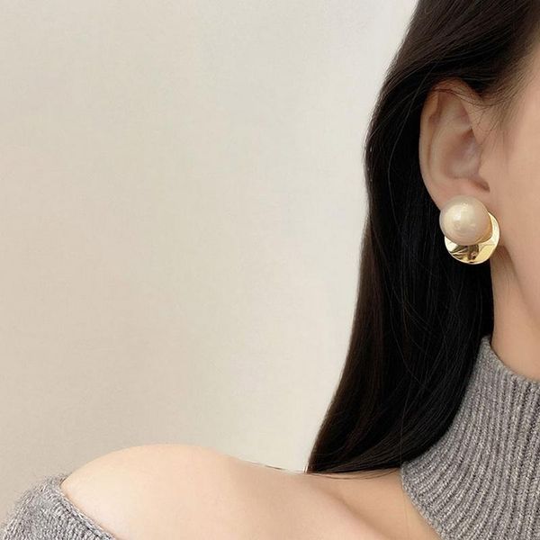 stud vintage gold color geometric round disc pearl earrings for women simple elegant cute fashion party jewelry, Golden;silver
stud vintage gold color geometric round disc pearl earrings for women simple elegant cute fashion party jewelry, Golden;silver