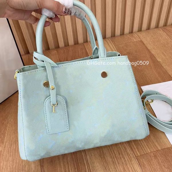 designer tote bags fashion mommy shopping bag woman leather handbags strap shoulder bag lady light and versatile gradient color handbag prac
designer tote bags fashion mommy shopping bag woman leather handbags strap shoulder bag lady light and versatile gradient color handbag prac