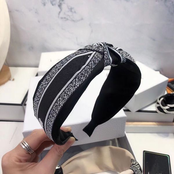 vintage designer brand d-letter printing headband turban womens twist plush fabric hairbands women luxury sport headwrap hair accessories d0, Silver
vintage designer brand d-letter printing headband turban womens twist plush fabric hairbands women luxury sport headwrap hair accessories d0, Silver