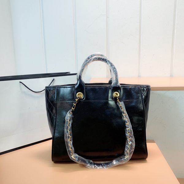 female luxury handbag designer beach bag quality fashion handbag shoulder big chain oil wax international brand handbags leisure high capaci
female luxury handbag designer beach bag quality fashion handbag shoulder big chain oil wax international brand handbags leisure high capaci