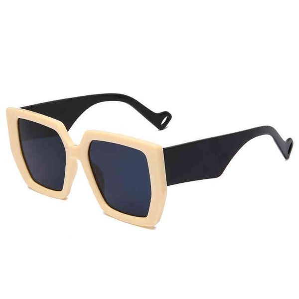 2021 frame fashion korean decorative sunglass men's and women's fashion outdoor small face sunglass, White;black
2021 frame fashion korean decorative sunglass men's and women's fashion outdoor small face sunglass, White;black