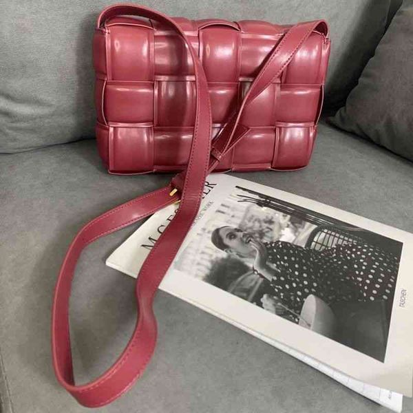 bv2022 quality women's bag metal hand pillow bag soft leather messenger woven small square bag
bv2022 quality women's bag metal hand pillow bag soft leather messenger woven small square bag