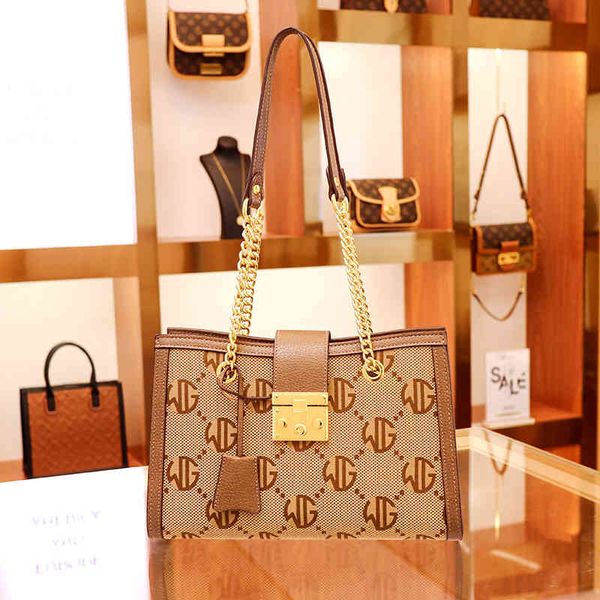 handbags 2022 spring new high sense women's large capacity chain one shoulder underarm tote bag
handbags 2022 spring new high sense women's large capacity chain one shoulder underarm tote bag