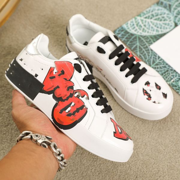2023 men women casual shoes italy triple black white gold fluo multi color suede floral purple reflective height chain reaction designer sne
2023 men women casual shoes italy triple black white gold fluo multi color suede floral purple reflective height chain reaction designer sne
