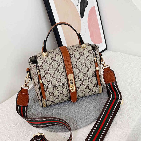 2022 new designer handbags and texture autumn portable square printed single messenger
2022 new designer handbags and texture autumn portable square printed single messenger