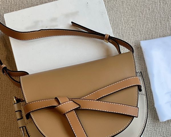2022 latest style selling messenger bag bow design fashion retro shoulder bag women's designer bags cross body
2022 latest style selling messenger bag bow design fashion retro shoulder bag women's designer bags cross body