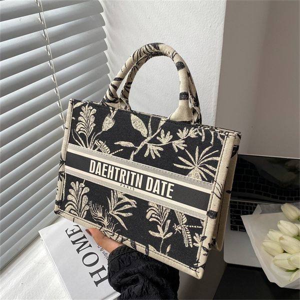 30% off 2022 new designer bags minority design canvas tote fashion embroidered thread contrast color hand korean version foreign style women
30% off 2022 new designer bags minority design canvas tote fashion embroidered thread contrast color hand korean version foreign style women