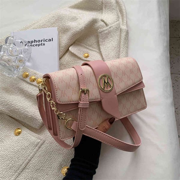 highest quality luxury one-shoulder female bag texture women's version messenger letter shoulder small chain single shoulder handbags
highest quality luxury one-shoulder female bag texture women's version messenger letter shoulder small chain single shoulder handbags