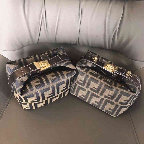 french stick lunch box bento leisure single diagonal cross walking red same style design purses online
french stick lunch box bento leisure single diagonal cross walking red same style design purses online