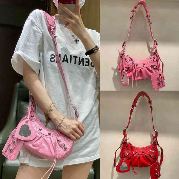 2022 new rivet locomotive bag three fold crescent leather underarm female diagonal rivet semicircle bags chain ladies handbag
2022 new rivet locomotive bag three fold crescent leather underarm female diagonal rivet semicircle bags chain ladies handbag