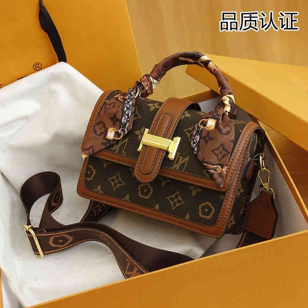designer handbags light luxury old flower silk scarf small square 2022 new minority design temperament single shoulder women's leisure
designer handbags light luxury old flower silk scarf small square 2022 new minority design temperament single shoulder women's leisure