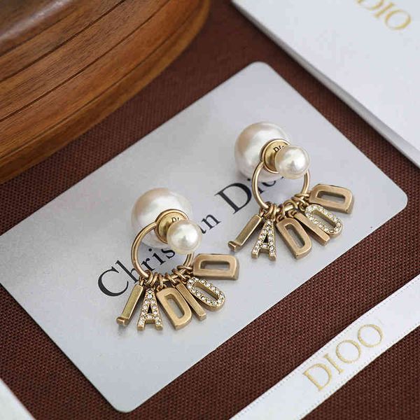 2022 factory wholesale new pearl earrings new dijia tassel inlaid diamond front and back same earrings, Golden
2022 factory wholesale new pearl earrings new dijia tassel inlaid diamond front and back same earrings, Golden